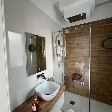 Appartamento Sky Garden Maria Jose Liguria - Attico Vista Mare - Terraces - 2 Bagni- 2 Da Letto - Box, Wi-fi, Idromassaggio Free Inteiro Attico Per Voi, Con Ascensore Rapallo