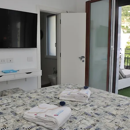 Appartamento Rapallo - Le 5 Terre - Portofino - Sky Garden Maria Jose - Attico Vista Mare - Terraces - 2 Bagni- 2 Camera Da Letto - Box, Wi-Fi, Idromassaggio Free Inteiro Attico Per Voi, Con Ascensore Apartment Rapallo