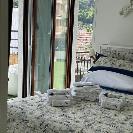 Apartment Appartamento Rapallo - Le 5 Terre - Portofino - Sky Garden Maria Jose - Attico Vista Mare - Terraces - 2 Bagni- 2 Camera Da Letto - Box, Wi-Fi, Idromassaggio Free Inteiro Attico Per Voi, Con Ascensore