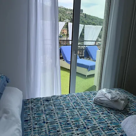 Sky Garden Maria Jose Liguria - Attico Vista Mare - Terraces - 2 Bagni- 2 Da Letto - Box, Wi-fi, Idromassaggio Free Inteiro Attico Per Voi, Con Ascensore Appartamento *
