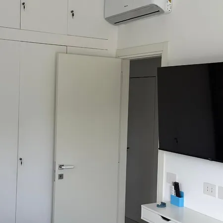 Apartment Appartamento Rapallo - Le 5 Terre - Portofino - Sky Garden Maria Jose - Attico Vista Mare - Terraces - 2 Bagni- 2 Camera Da Letto - Box, Wi-Fi, Idromassaggio Free Inteiro Attico Per Voi, Con Ascensore *