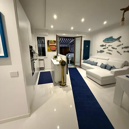 Sky Garden Maria Jose Liguria - Attico Vista Mare - Terraces - 2 Bagni- 2 Da Letto - Box, Wi-fi, Idromassaggio Free Inteiro Attico Per Voi, Con Ascensore Διαμέρισμα *