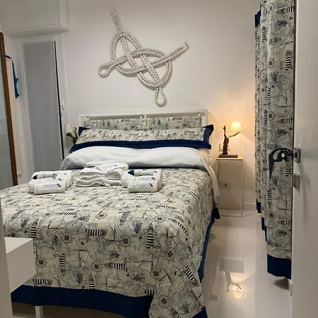 Sky Garden Maria Jose Liguria - Attico Vista Mare - Terraces - 2 Bagni- 2 Da Letto - Box, Wi-fi, Idromassaggio Free Inteiro Attico Per Voi, Con Ascensore