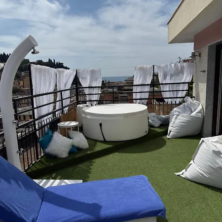 Sky Garden Maria Jose Liguria - Attico Vista Mare - Terraces - 2 Bagni- 2 Da Letto - Box, Wi-fi, Idromassaggio Free Inteiro Attico Per Voi, Con Ascensore Rapallo