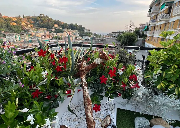 Sky Garden Maria Jose Liguria - Attico Vista Mare - Terraces - 2 Bagni- 2 Da Letto - Box, Wi-fi, Idromassaggio Free Inteiro Attico Per Voi, Con Ascensore Apartman