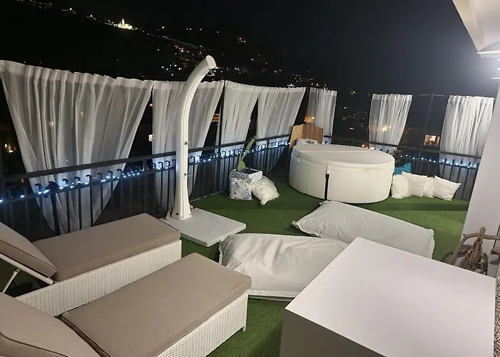 Apartman Sky Garden Maria Jose Liguria - Attico Vista Mare - Terraces - 2 Bagni- 2 Da Letto - Box, Wi-fi, Idromassaggio Free Inteiro Attico Per Voi, Con Ascensore Rapallo