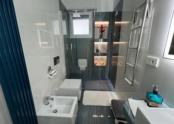 Sky Garden Maria Jose Liguria - Attico Vista Mare - Terraces - 2 Bagni- 2 Da Letto - Box, Wi-fi, Idromassaggio Free Inteiro Attico Per Voi, Con Ascensore Apartman *