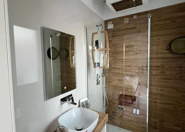 Apartman Sky Garden Maria Jose Liguria - Attico Vista Mare - Terraces - 2 Bagni- 2 Da Letto - Box, Wi-fi, Idromassaggio Free Inteiro Attico Per Voi, Con Ascensore Rapallo
