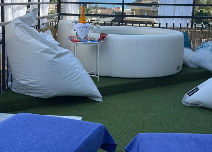 Sky Garden Maria Jose Liguria - Attico Vista Mare - Terraces - 2 Bagni- 2 Da Letto - Box, Wi-fi, Idromassaggio Free Inteiro Attico Per Voi, Con Ascensore *