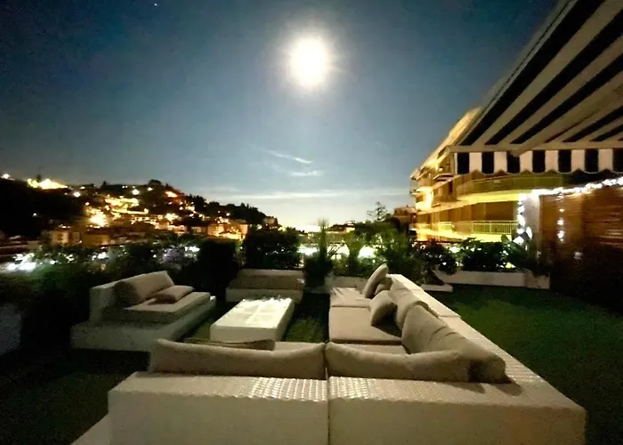 Sky Garden Maria Jose Liguria - Attico Vista Mare - Terraces - 2 Bagni- 2 Da Letto - Box, Wi-fi, Idromassaggio Free Inteiro Attico Per Voi, Con Ascensore Apartman *